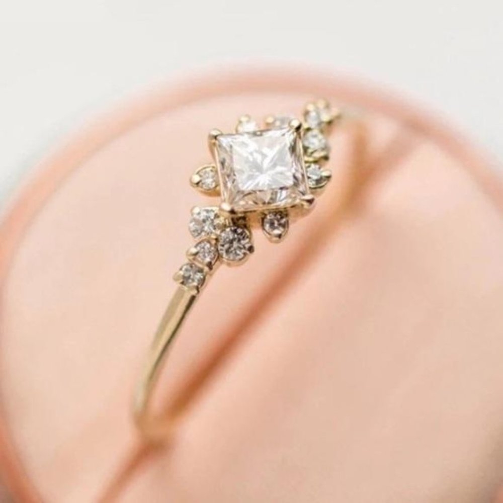NEW GORGEOUS SAPPHIRE 18K WHITE RING, CUTE RING, SHINY RING. - Picture 3 of 4